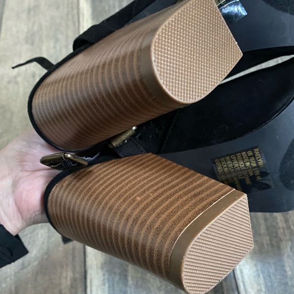 Black Heels - Picture 5 of 8